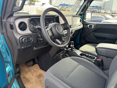 Used 2024 Jeep Wrangler Unlimited w/ Convenience Group AWD/4WD image 27