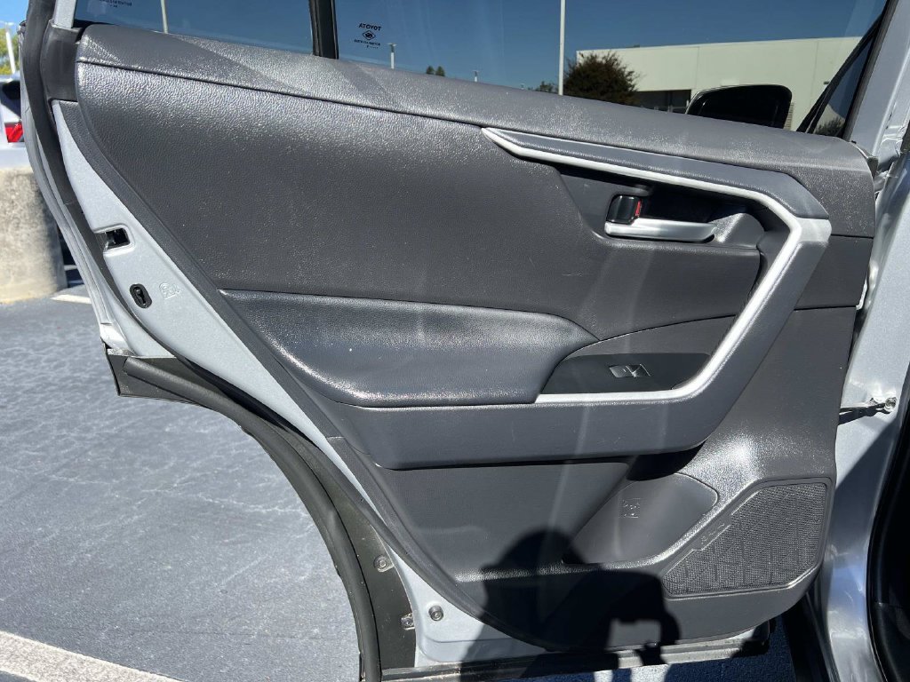 Used 2025 Toyota RAV4 XLE AWD/4WD image 13