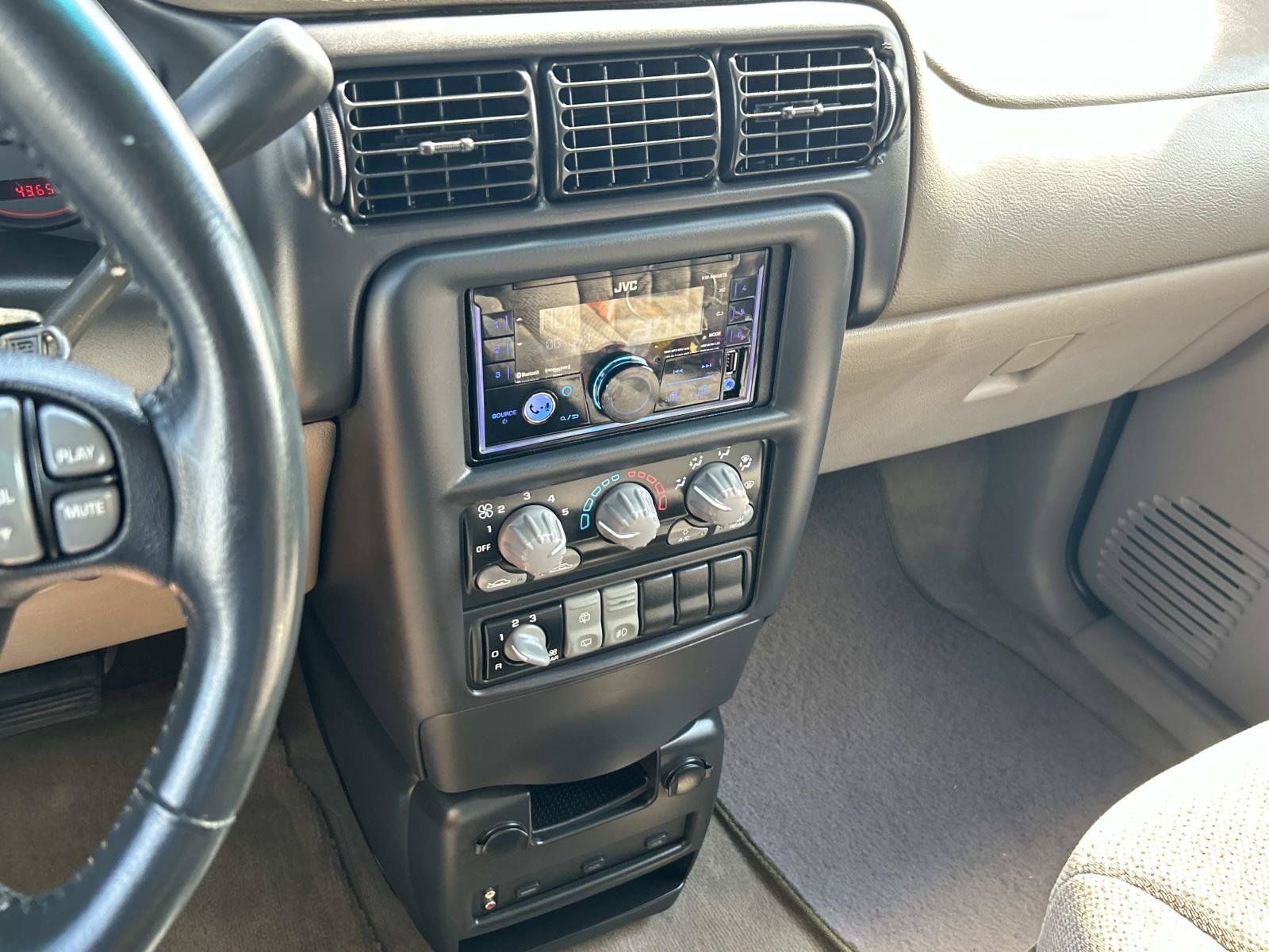 Used 2003 Pontiac Montana Extended FWD image 30