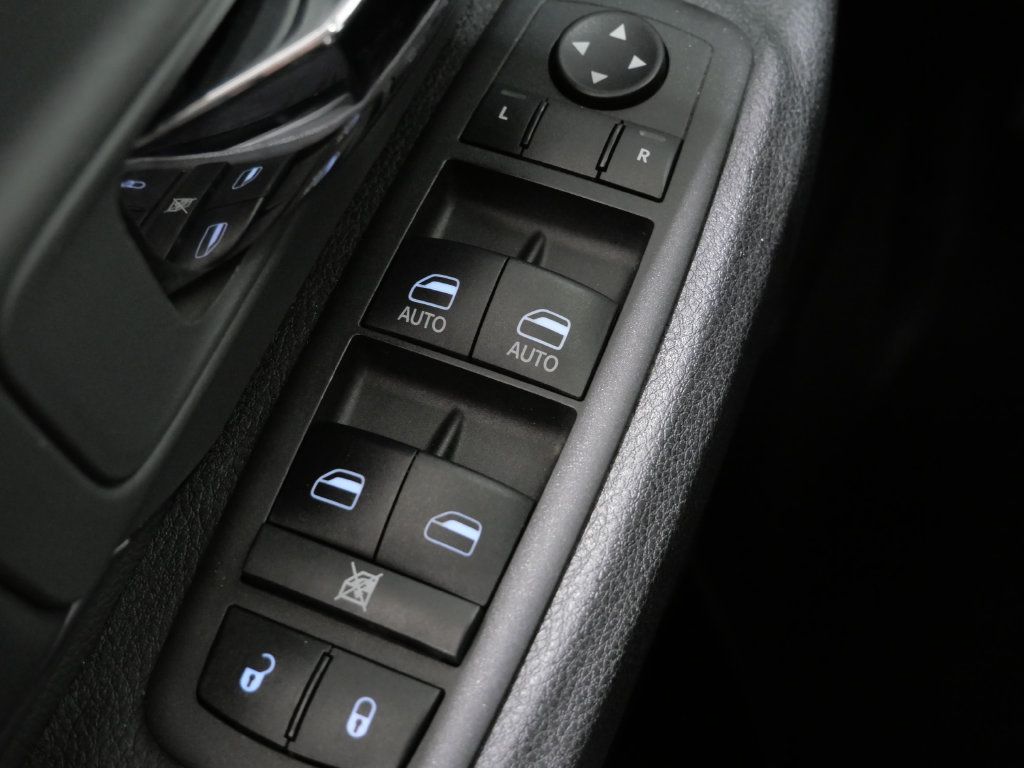 Used 2022 RAM 1500 Classic SLT RWD image 13