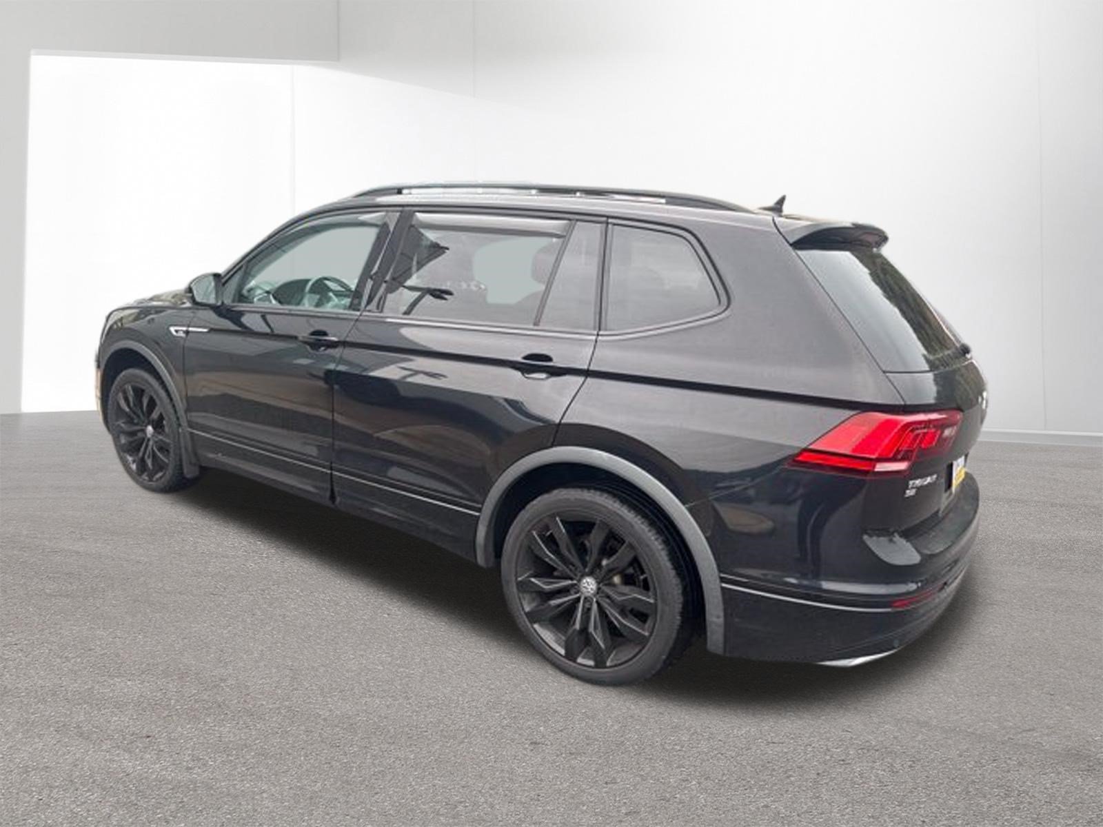 Used 2021 Volkswagen Tiguan SE AWD/4WD image 2
