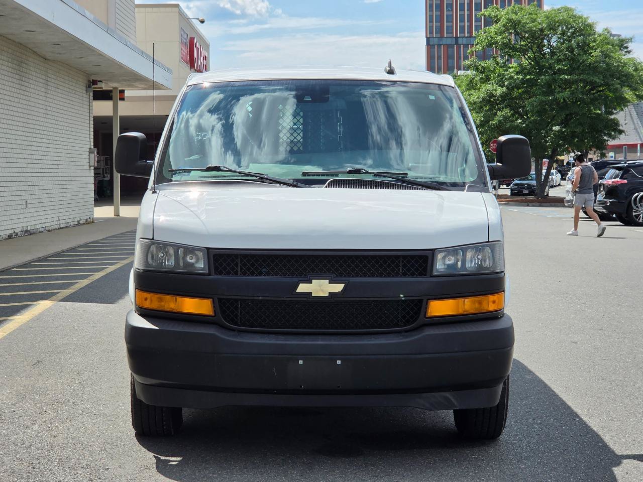 Used 2019 Chevrolet Express 2500 RWD image 2