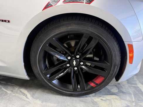Used 2017 Chevrolet Camaro LT RWD image 23