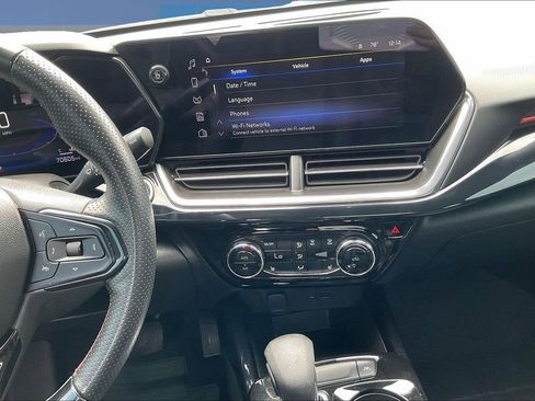 Used 2024 Chevrolet Trax RS w/ Driver Confidence Package FWD image 9