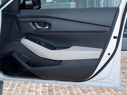 Certified 2023 Honda Accord EX image 12