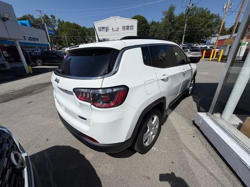 Used 2022 Jeep Compass Latitude w/ Sun and Sound Group AWD/4WD image 5