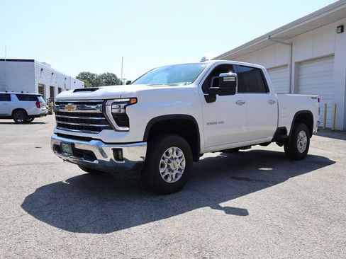 Used 2024 Chevrolet Silverado 2500 LTZ AWD/4WD image 4