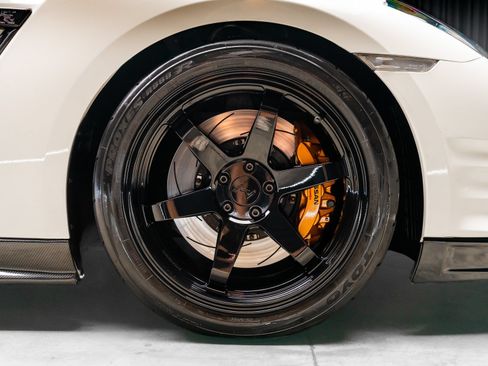 Used 2015 Nissan GT-R Premium AWD/4WD image 25