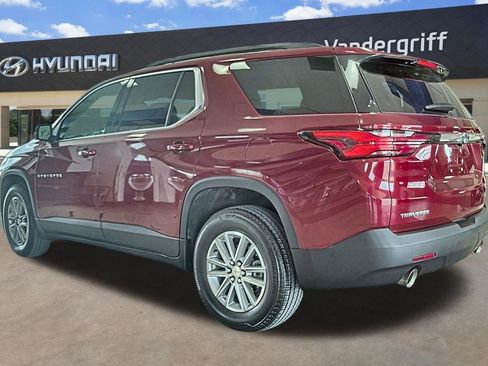 Used 2023 Chevrolet Traverse LT FWD image 2