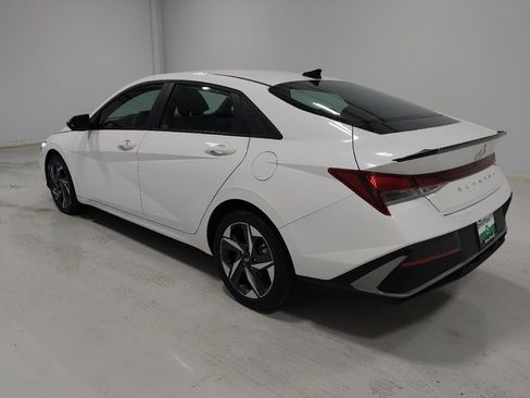Used 2025 Hyundai Elantra Sport FWD image 5