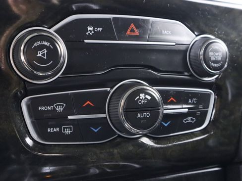 Used 2016 Chrysler 300 C RWD image 24