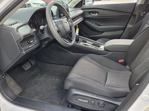 Used 2025 Honda Accord SE image 10