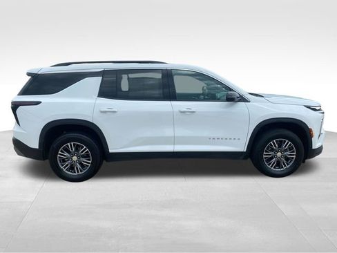 Used 2025 Chevrolet Traverse LT FWD image 8