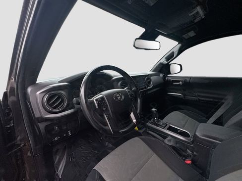 Used 2022 Toyota Tacoma TRD Sport w/ Technology Package image 9