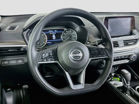 Used 2023 Nissan Altima 2.5 SV FWD image 18