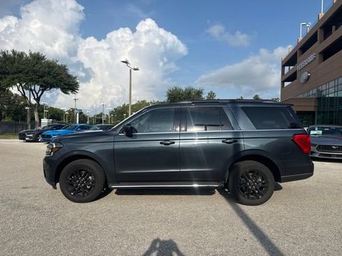 Used 2023 Ford Expedition XLT RWD image 2