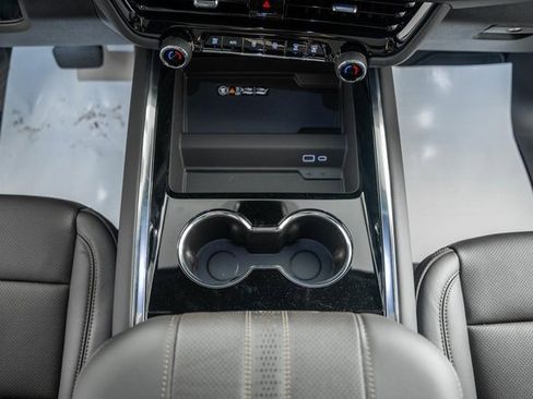 New 2026 Chevrolet Suburban High Country image 32