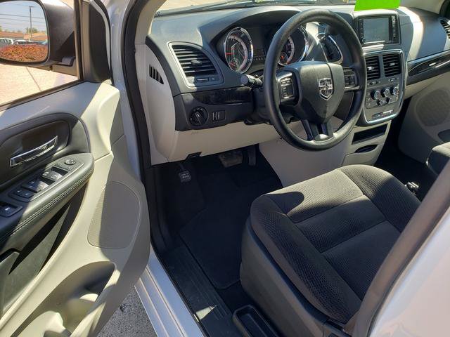 Used 2018 Dodge Grand Caravan SE w/ UConnect Hands-Free Group FWD image 11