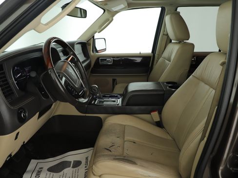 Used 2015 Lincoln Navigator 2WD w/ Equipment Group 101A Reserve image 10