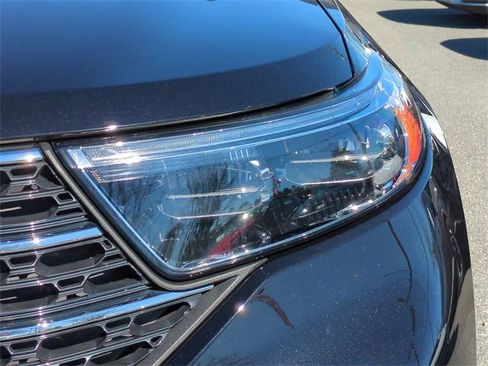 Used 2024 Ford Explorer XLT image 10