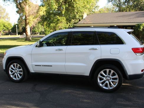Used 2017 Jeep Grand Cherokee Limited image 36