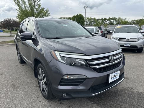 Used 2017 Honda Pilot Touring image 2