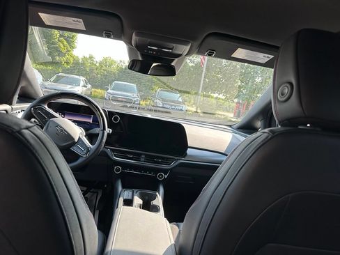 Used 2024 Chevrolet Equinox EV RS FWD image 27