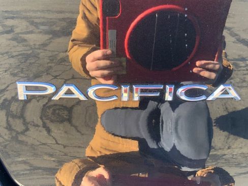 Used 2023 Chrysler Pacifica Touring-L image 24