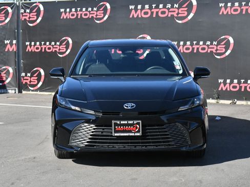 Used 2025 Toyota Camry LE image 2