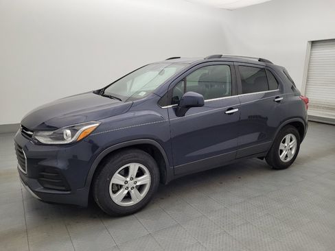Used 2018 Chevrolet Trax LT w/ LT Convenience Package image 2
