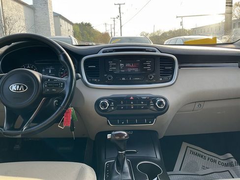 Used 2016 Kia Sorento AWD w/ LX Convenience Package image 18
