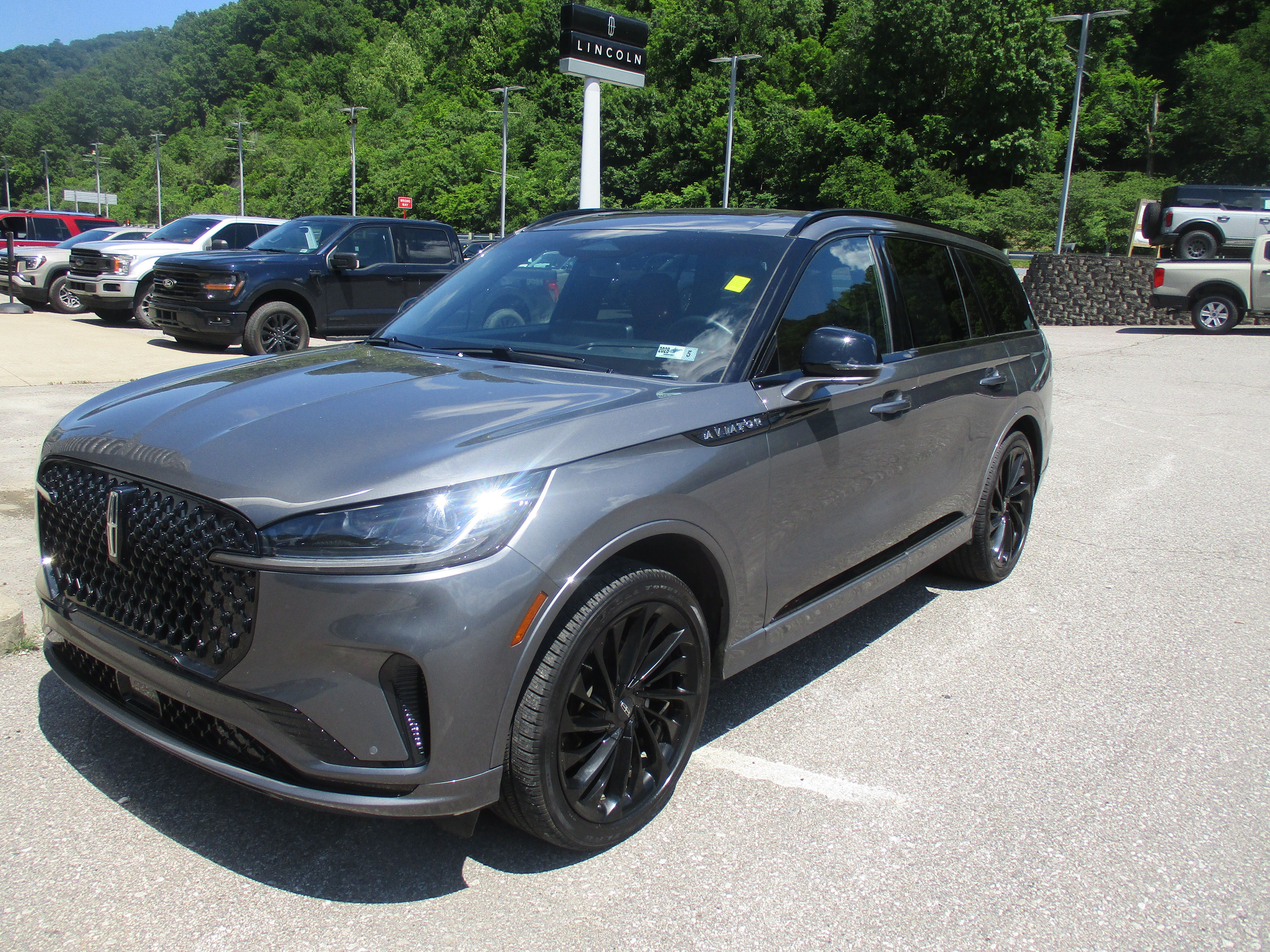Used 2025 Lincoln Aviator Reserve w/ Equipment Group 201A AWD/4WD image 8