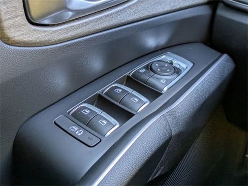 Used 2023 Kia Sorento S image 27