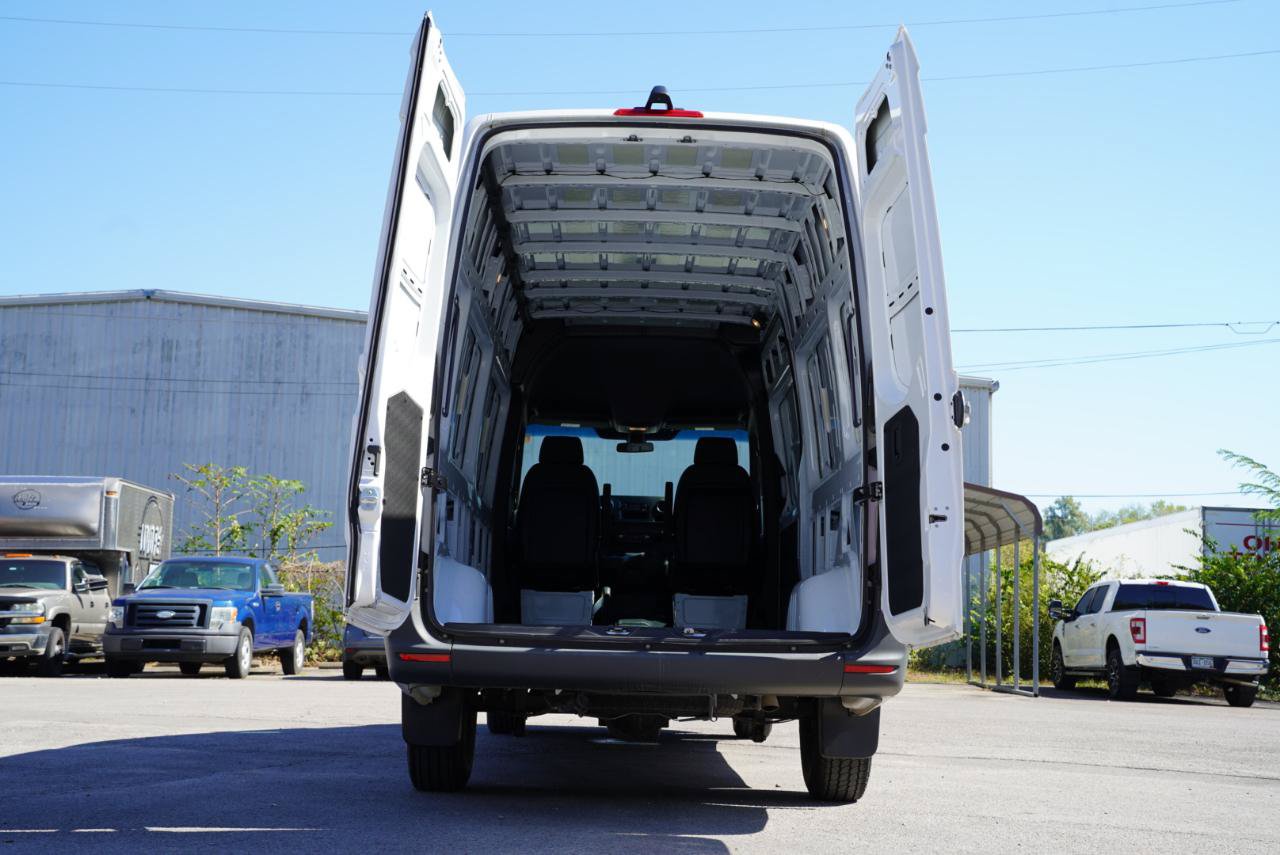 Used 2025 Mercedes-Benz Sprinter 2500 image 37