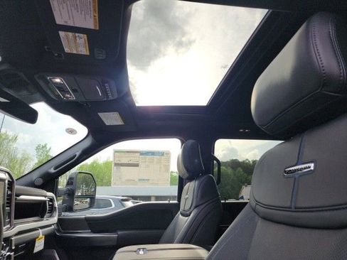 New 2025 Ford F250 Platinum image 28