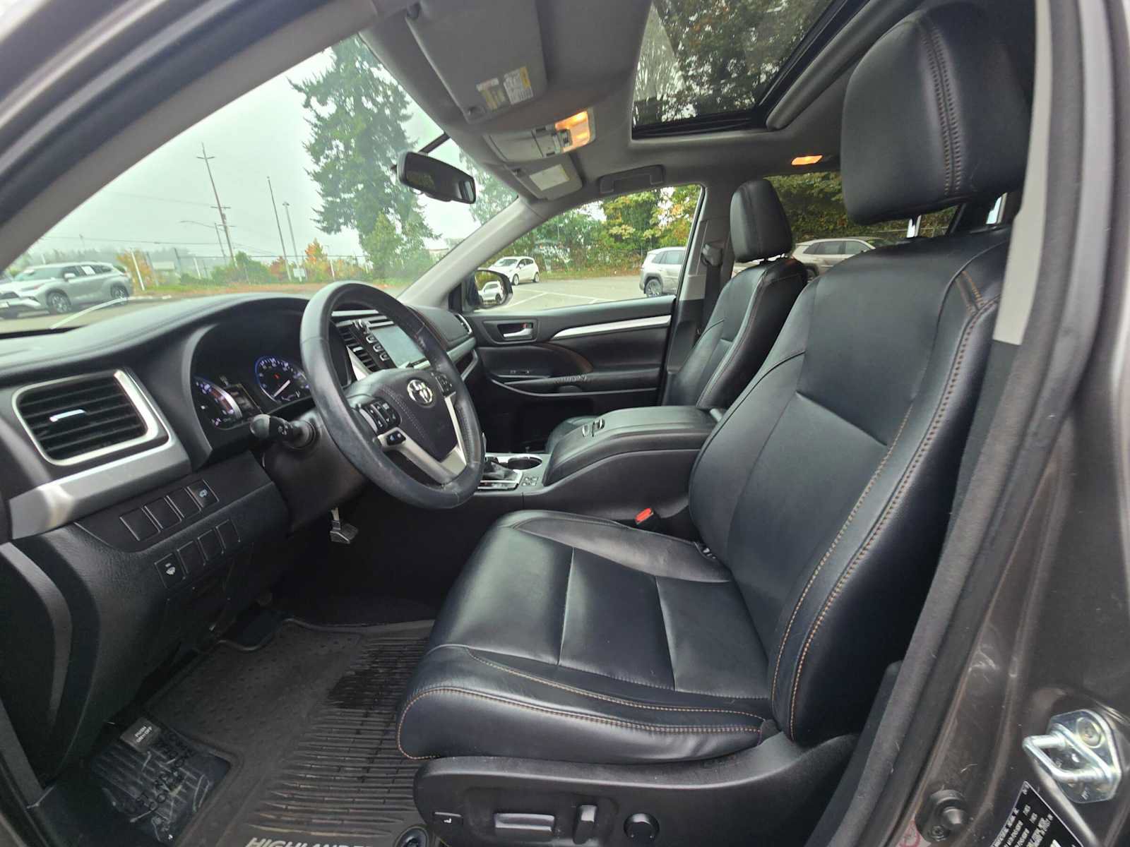 Used 2016 Toyota Highlander XLE AWD/4WD image 21
