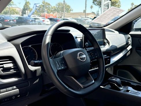 Used 2025 Nissan Rogue SV FWD image 10