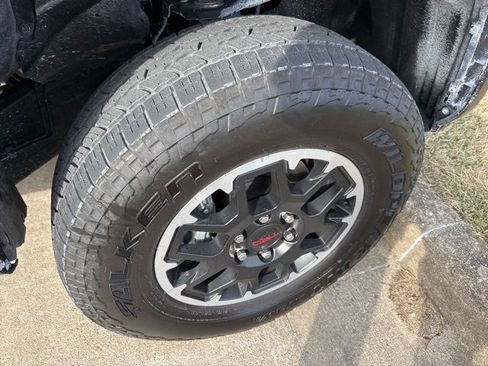 Used 2025 Toyota Tacoma TRD Off-Road image 11