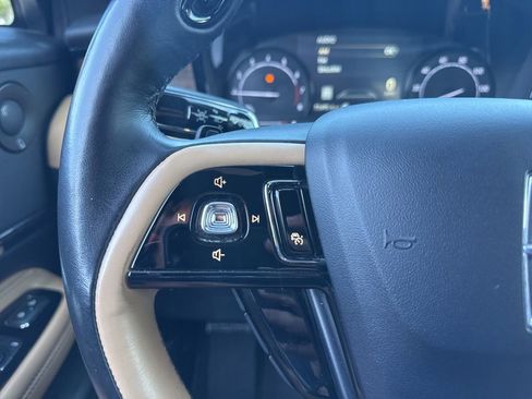 Used 2020 Lincoln Corsair Reserve w/ Equipment Group 201A image 13