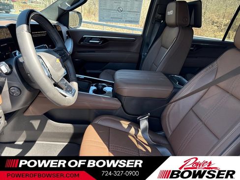 New 2026 Chevrolet Suburban High Country AWD/4WD image 4