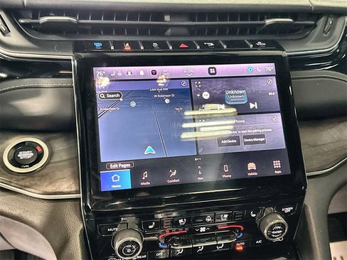 Used 2022 Jeep Grand Cherokee Overland w/ Advanced Protech Group III image 19