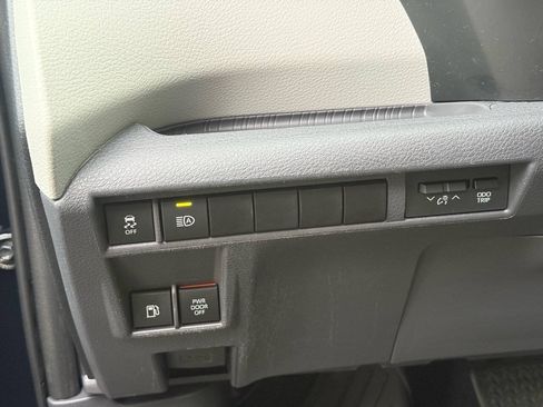 Used 2021 Toyota Sienna XLE w/ XLE Plus Package AWD/4WD image 28