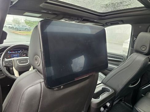 Used 2021 GMC Yukon Denali w/ Denali Premium Package image 26