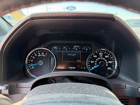 Used 2017 Ford F150 Platinum w/ Equipment Group 701A Luxury AWD/4WD image 20