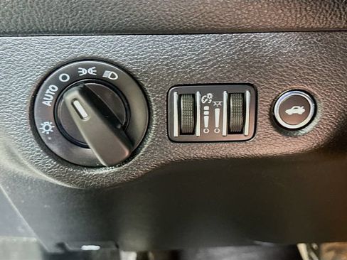 Used 2016 Dodge Challenger SXT w/ Driver Convenience Group RWD image 13
