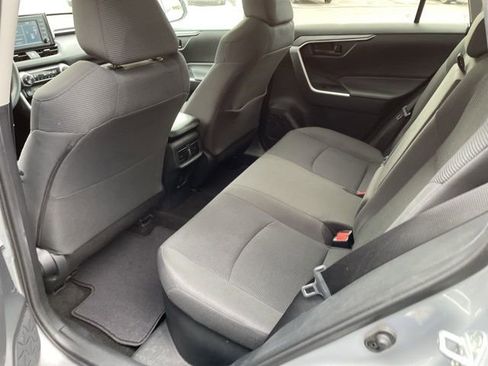 Used 2019 Toyota RAV4 LE w/ Carpet Mat Package image 10