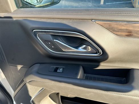 Used 2023 Chevrolet Suburban RST w/ Luxury Package image 33