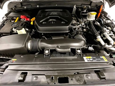 Used 2022 Jeep Wrangler Unlimited Sahara w/ Cold Weather Group image 28