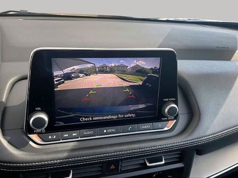 Certified 2025 Nissan Rogue SV FWD image 26