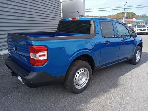 New 2025 Ford Maverick XL image 3